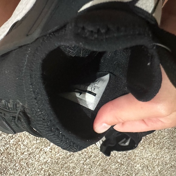 Women’s Nike Air Huaraches - Picture 3 of 3